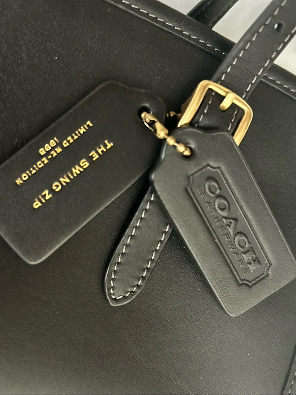 COACH Swing Zip Bag - Black
